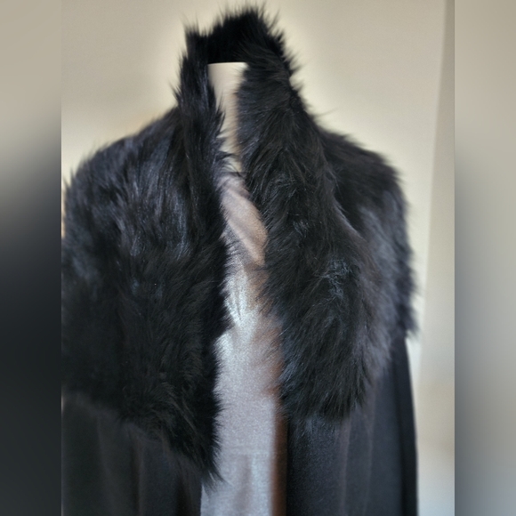 Brand new with tags Tory Burch Cashmere scarf with fox fur - Picture 4 of 4